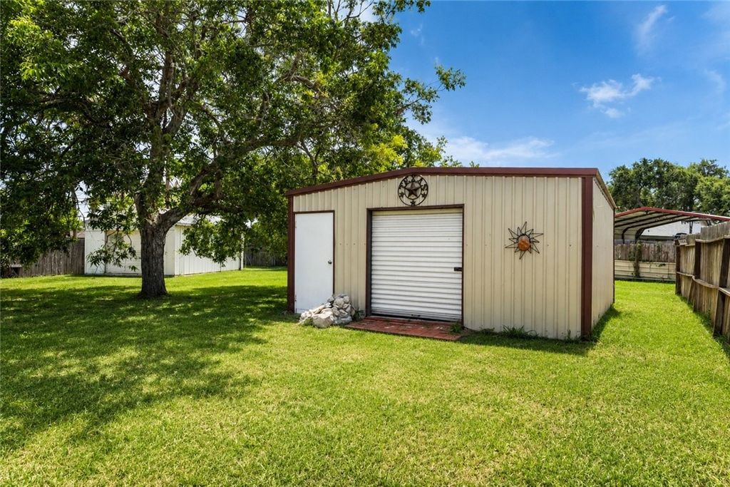 3201 E Bayberry Pl, Corpus Christi, TX 78418 — photo 2