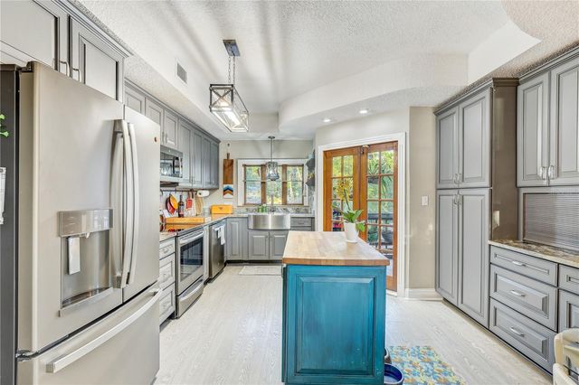 7500 N OLA AVENUE, Tampa, FL 33604