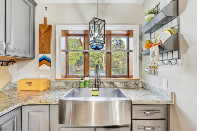 7500 N OLA AVENUE, Tampa, FL 33604