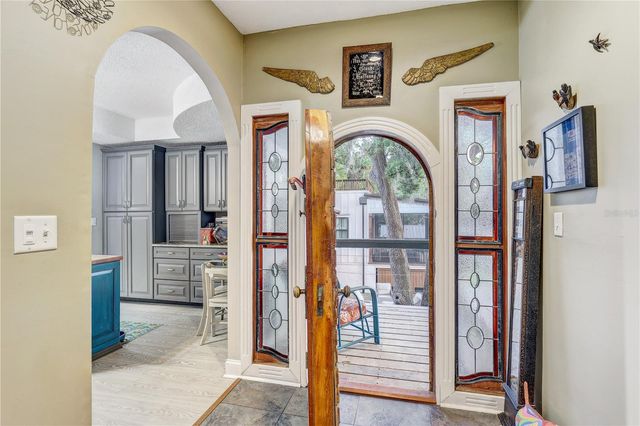 7500 N OLA AVENUE, Tampa, FL 33604