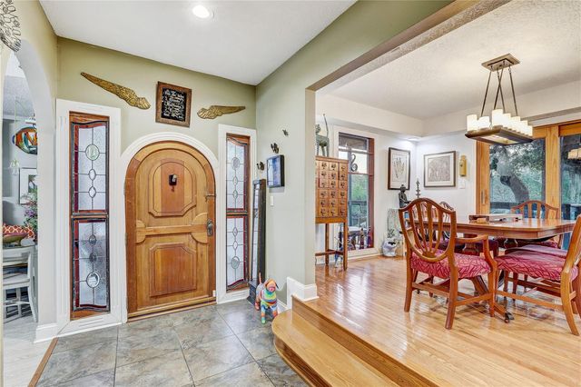 7500 N OLA AVENUE, Tampa, FL 33604