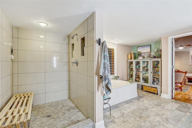 7500 N OLA AVENUE, Tampa, FL 33604