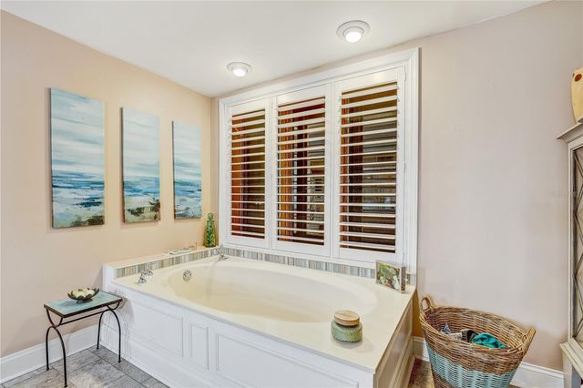 7500 N OLA AVENUE, Tampa, FL 33604