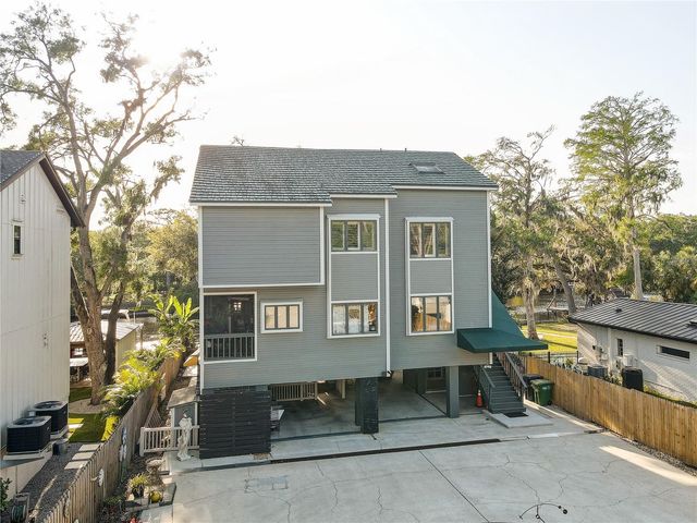 7500 N OLA AVENUE, Tampa, FL 33604