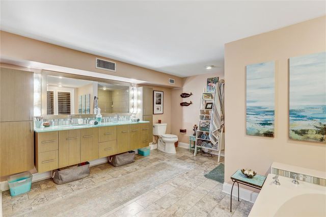 7500 N OLA AVENUE, Tampa, FL 33604