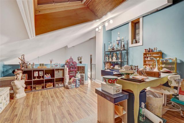 7500 N OLA AVENUE, Tampa, FL 33604