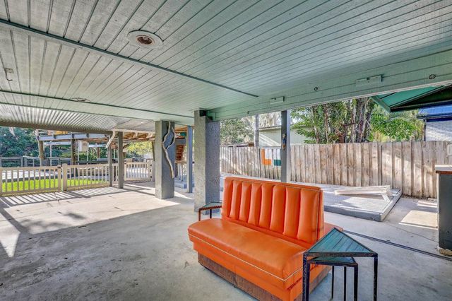 7500 N OLA AVENUE, Tampa, FL 33604