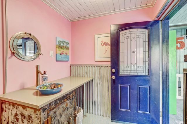 7500 N OLA AVENUE, Tampa, FL 33604