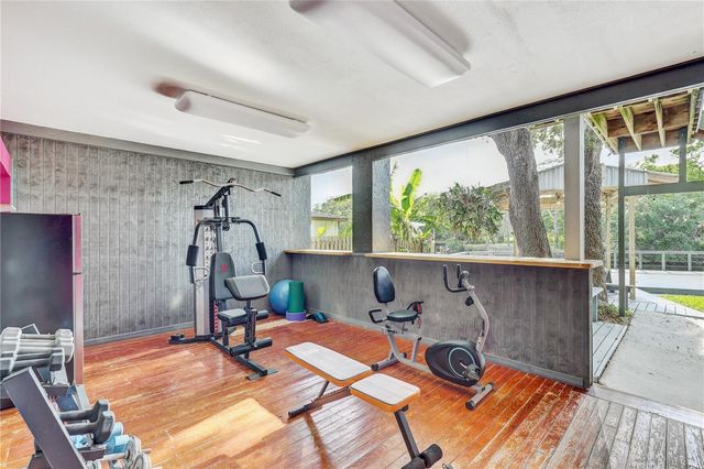 7500 N OLA AVENUE, Tampa, FL 33604