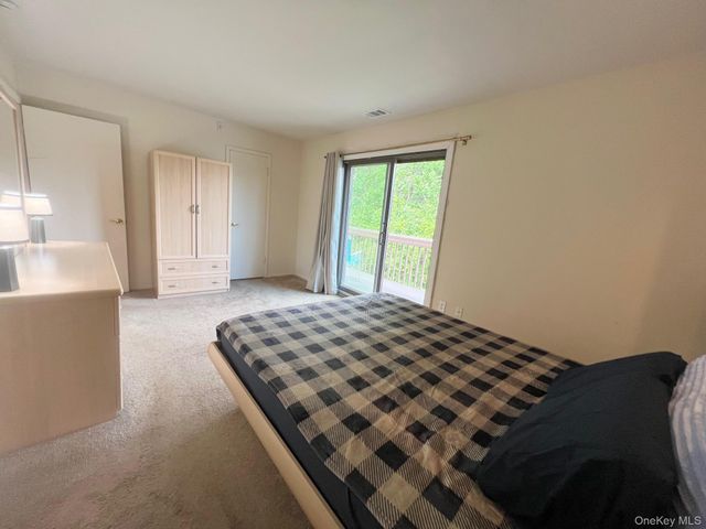 66 Bailey Court 66, Middle Island, NY 11953