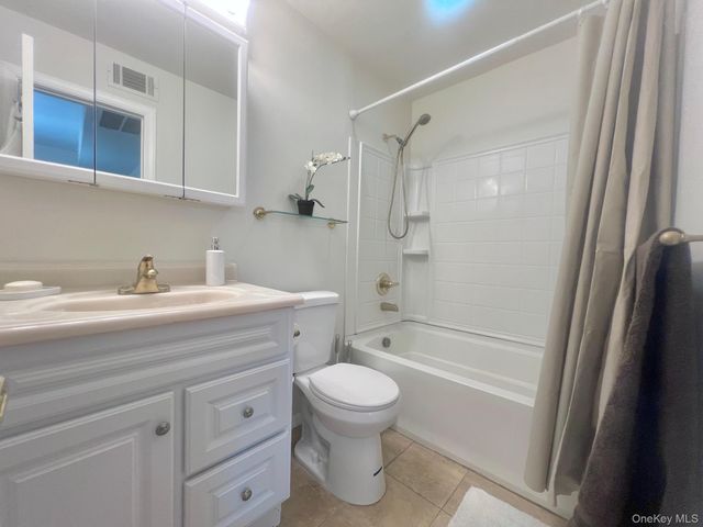 66 Bailey Court 66, Middle Island, NY 11953