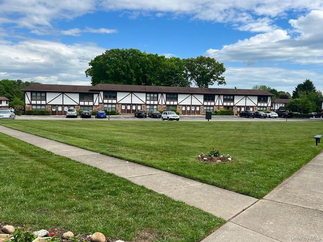 66 Bailey Court 66, Middle Island, NY 11953
