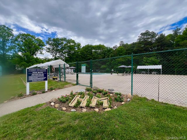 66 Bailey Court 66, Middle Island, NY 11953
