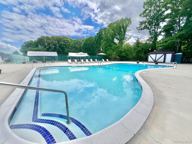 66 Bailey Court 66, Middle Island, NY 11953