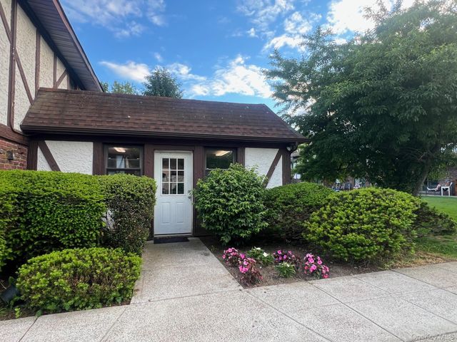 66 Bailey Court 66, Middle Island, NY 11953