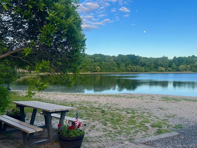 66 Bailey Court 66, Middle Island, NY 11953