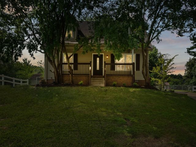 210 Mark Spitz Dr, Clarksville, TN 37042