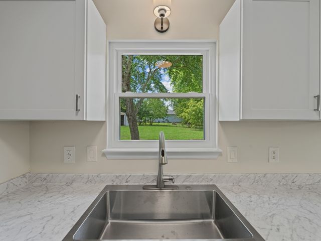 210 Mark Spitz Dr, Clarksville, TN 37042