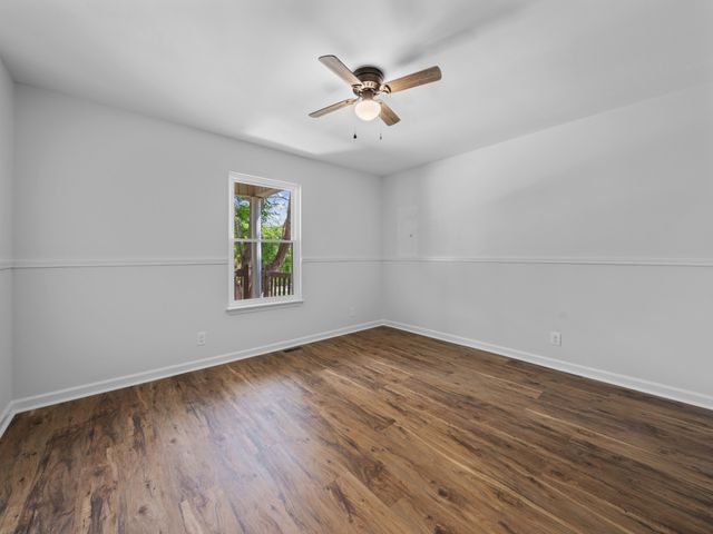 210 Mark Spitz Dr, Clarksville, TN 37042