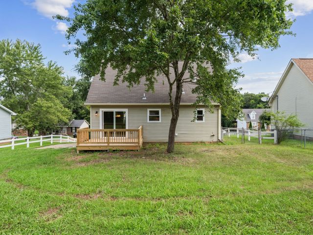 210 Mark Spitz Dr, Clarksville, TN 37042