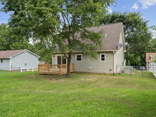 210 Mark Spitz Dr, Clarksville, TN 37042