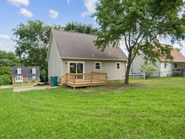 210 Mark Spitz Dr, Clarksville, TN 37042