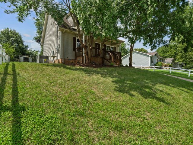 210 Mark Spitz Dr, Clarksville, TN 37042