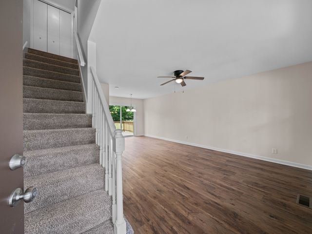 210 Mark Spitz Dr, Clarksville, TN 37042