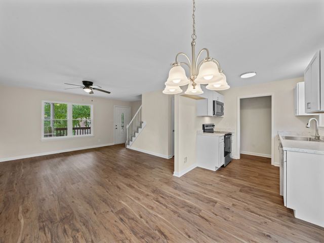 210 Mark Spitz Dr, Clarksville, TN 37042