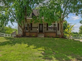 210 Mark Spitz Dr, Clarksville, TN 37042