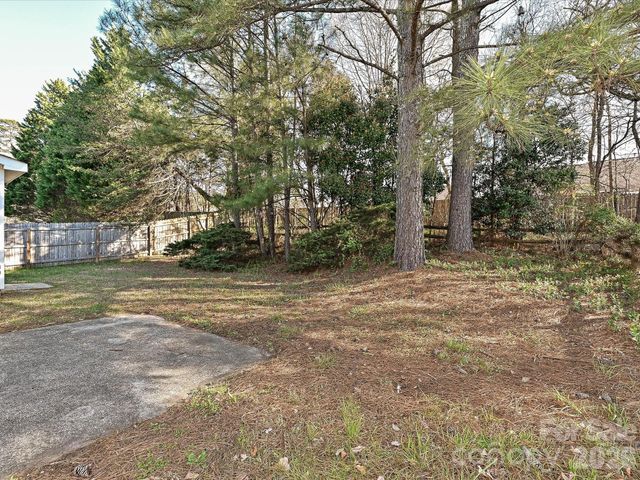 1225 Eagles Landing Drive, Charlotte, NC 28214