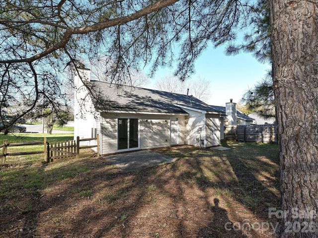 1225 Eagles Landing Drive, Charlotte, NC 28214