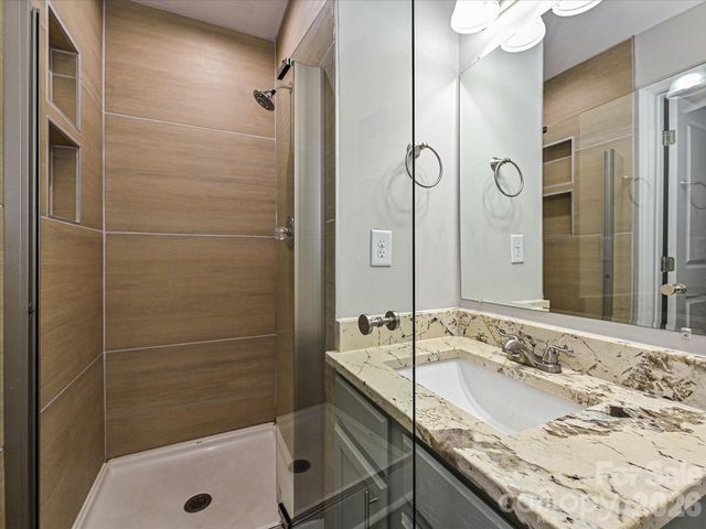 1225 Eagles Landing Drive, Charlotte, NC 28214