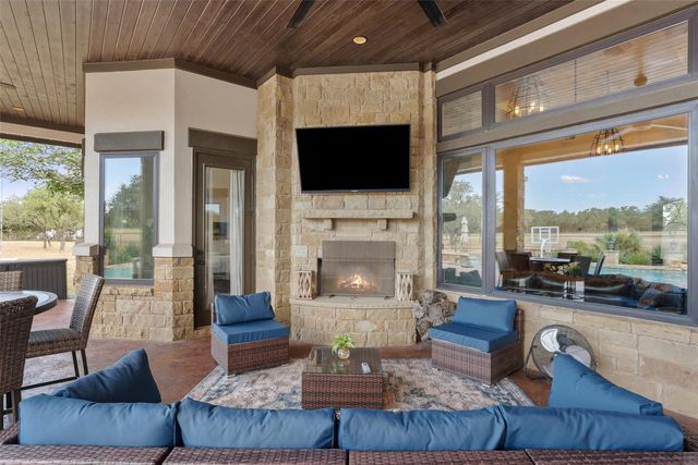 2700 County Road 282 RD, Leander, TX 78641