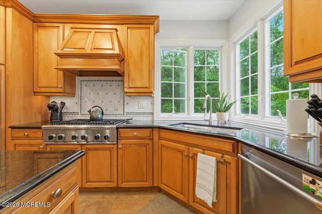 10 Red Hill Road, Middletown, NJ 07748