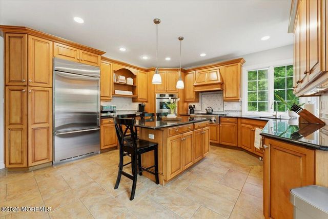 10 Red Hill Road, Middletown, NJ 07748