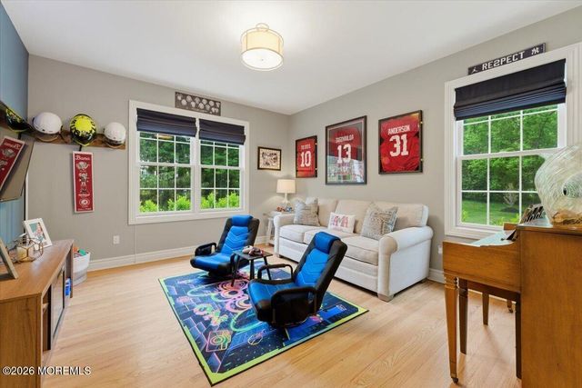10 Red Hill Road, Middletown, NJ 07748