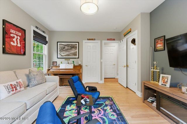 10 Red Hill Road, Middletown, NJ 07748