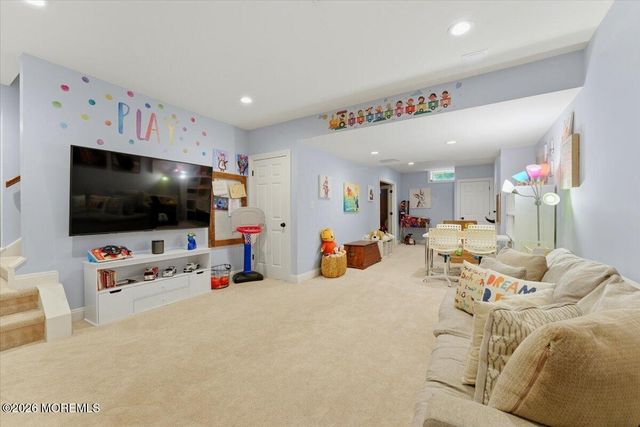10 Red Hill Road, Middletown, NJ 07748
