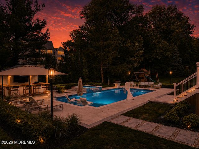 10 Red Hill Road, Middletown, NJ 07748