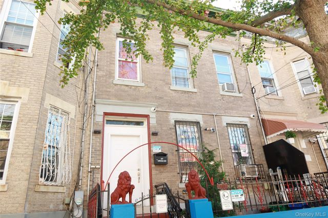 257 Lincoln Avenue, Brooklyn, NY 11208