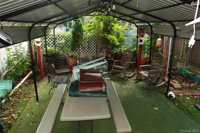 257 Lincoln Avenue, Brooklyn, NY 11208