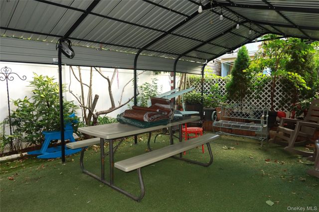 257 Lincoln Avenue, Brooklyn, NY 11208