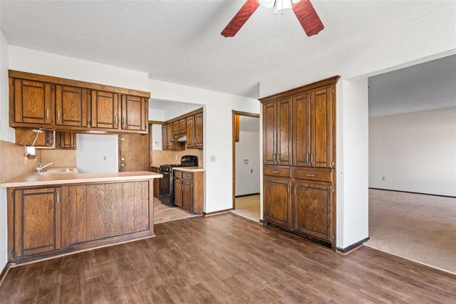 1312 Summerton Place, Yukon, OK 73099