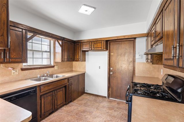 1312 Summerton Place, Yukon, OK 73099