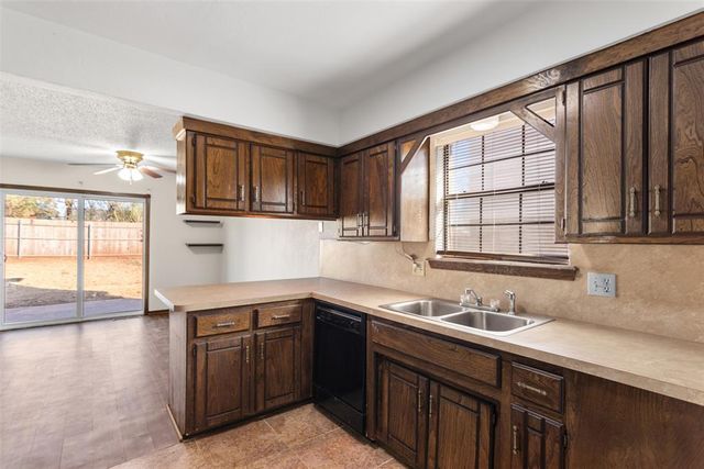 1312 Summerton Place, Yukon, OK 73099