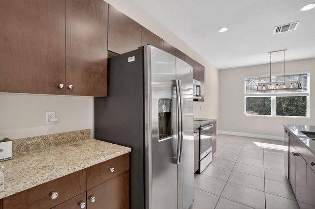 1609 NW Cataluna Circle, Port St. Lucie, FL 34986