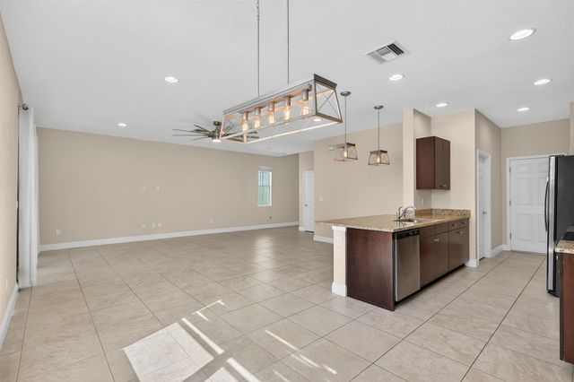 1609 NW Cataluna Circle, Port St. Lucie, FL 34986