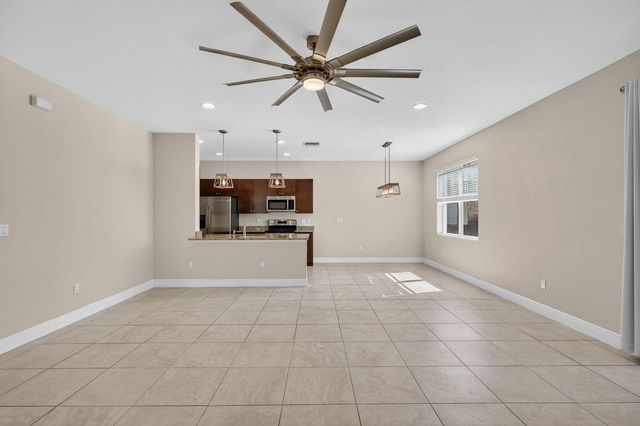 1609 NW Cataluna Circle, Port St. Lucie, FL 34986