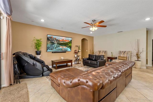 1945 ABBEY RIDGE DRIVE, Dover, FL 33527
